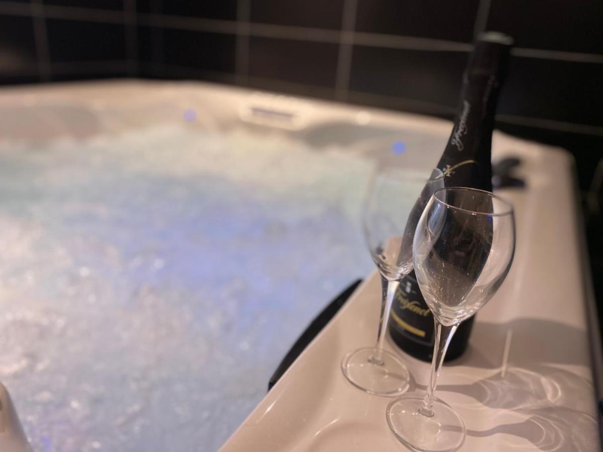 루앙 Escapade Romantique - Jacuzzi Et Parking Prive - 002 아파트 외부 사진