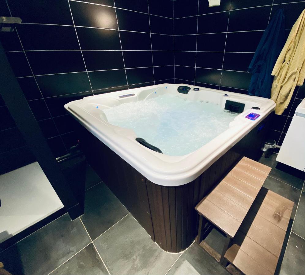 루앙 Escapade Romantique - Jacuzzi Et Parking Prive - 002 아파트 외부 사진