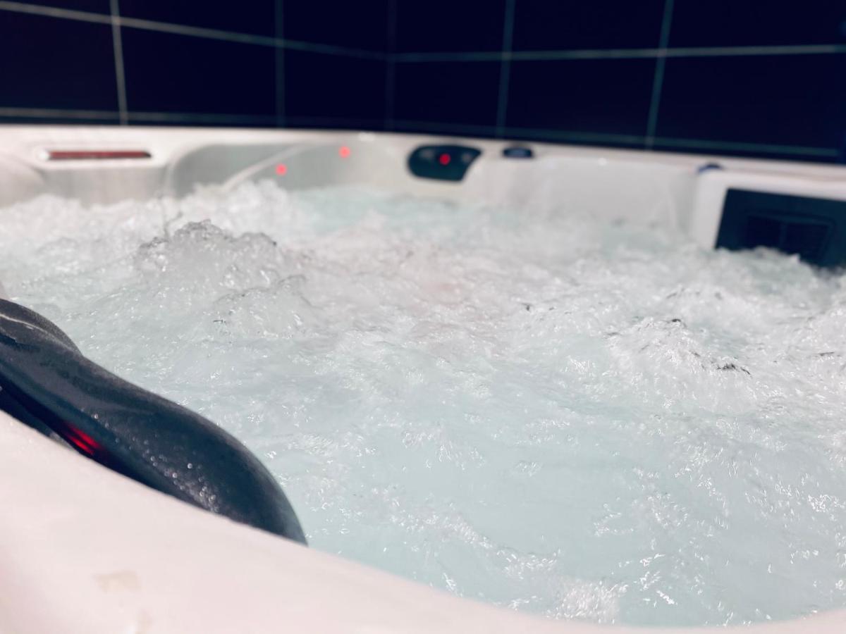 루앙 Escapade Romantique - Jacuzzi Et Parking Prive - 002 아파트 외부 사진