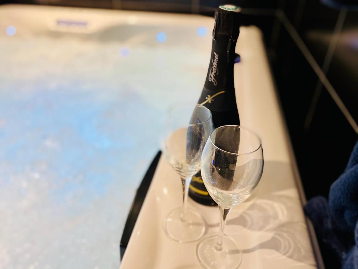 루앙 Escapade Romantique - Jacuzzi Et Parking Prive - 002 아파트 외부 사진